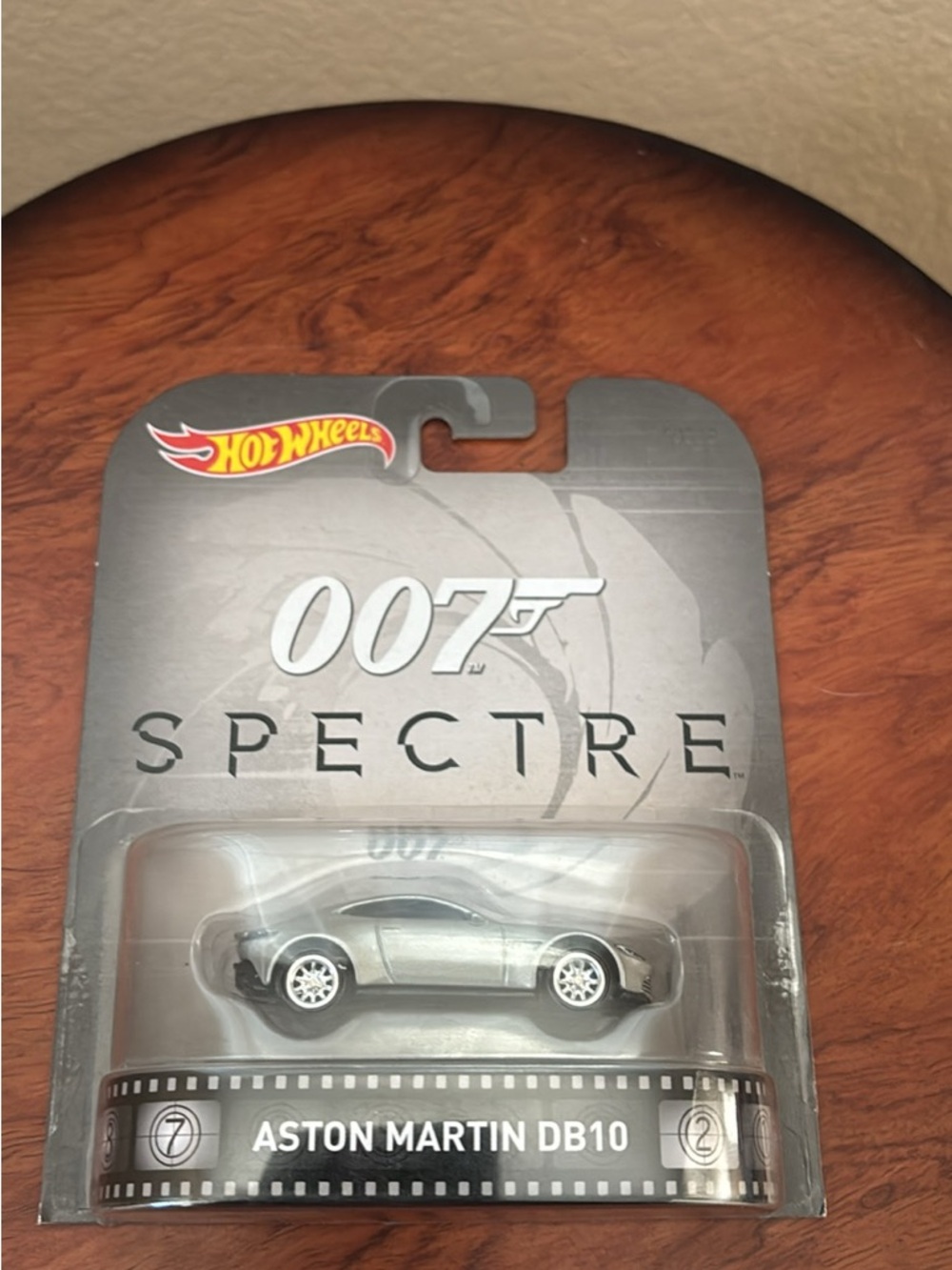 Hot Wheels Retro Entertainment JAMES BOND 007 SPECTRE Aston Martin DB10